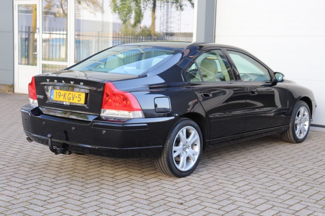 VOLVO S60 2.4 AUT DRIVERS EDITION/1E EIG/ORIG.NL/ORIG.KM'S, Carmix, OSS