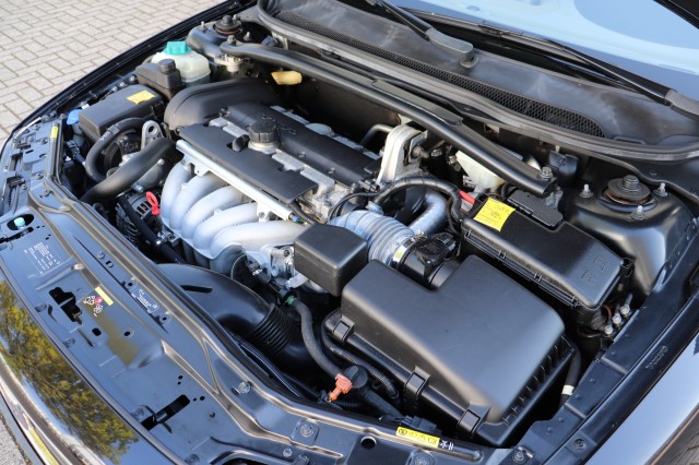 VOLVO S60 2.4 AUT DRIVERS EDITION/1E EIG/ORIG.NL/ORIG.KM'S, Carmix, OSS