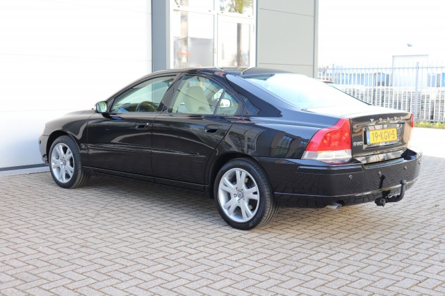 VOLVO S60 2.4 AUT DRIVERS EDITION/1E EIG/ORIG.NL/ORIG.KM'S, Carmix, OSS