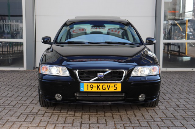 VOLVO S60 2.4 AUT DRIVERS EDITION/1E EIG/ORIG.NL/ORIG.KM'S, Carmix, OSS