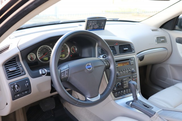 VOLVO S60 2.4 AUT DRIVERS EDITION/1E EIG/ORIG.NL/ORIG.KM'S, Carmix, OSS