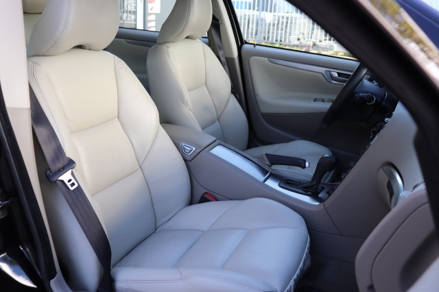 VOLVO S60 2.4 AUT DRIVERS EDITION/1E EIG/ORIG.NL/ORIG.KM'S, Carmix, OSS