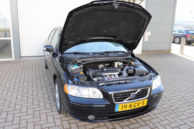 VOLVO S60 2.4 AUT DRIVERS EDITION/1E EIG/ORIG.NL/ORIG.KM'S, Carmix, OSS