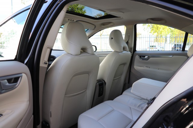 VOLVO S60 2.4 AUT DRIVERS EDITION/1E EIG/ORIG.NL/ORIG.KM'S, Carmix, OSS