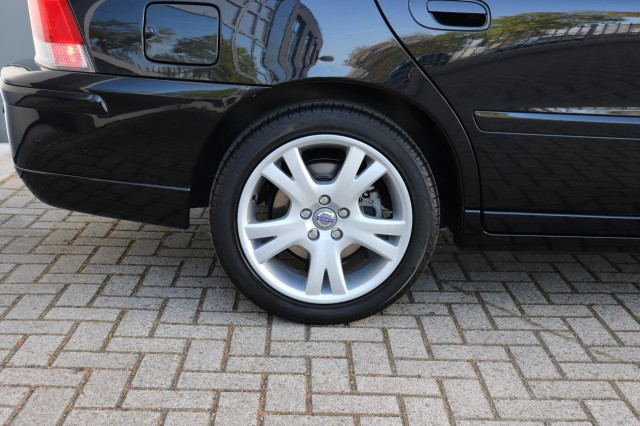 VOLVO S60 2.4 AUT DRIVERS EDITION/1E EIG/ORIG.NL/ORIG.KM'S, Carmix, OSS