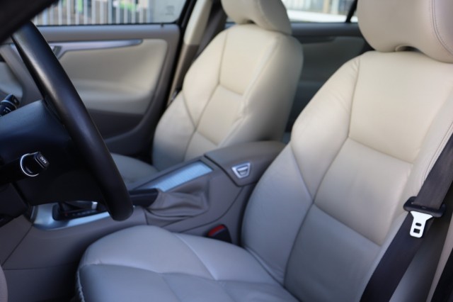 VOLVO S60 2.4 AUT DRIVERS EDITION/1E EIG/ORIG.NL/ORIG.KM'S, Carmix, OSS