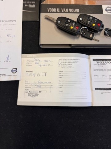 VOLVO S60 2.4 AUT DRIVERS EDITION/1E EIG/ORIG.NL/ORIG.KM'S, Carmix, OSS