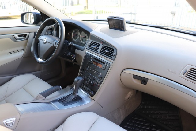 VOLVO S60 2.4 AUT DRIVERS EDITION/1E EIG/ORIG.NL/ORIG.KM'S, Carmix, OSS