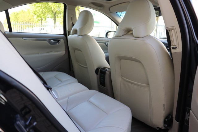 VOLVO S60 2.4 AUT DRIVERS EDITION/1E EIG/ORIG.NL/ORIG.KM'S, Carmix, OSS