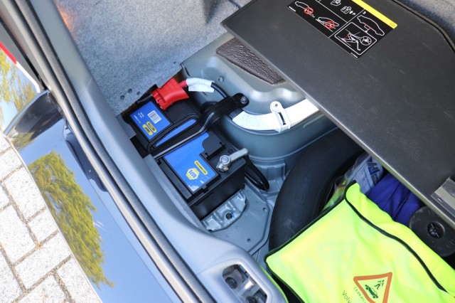 VOLVO S60 2.4 AUT DRIVERS EDITION/1E EIG/ORIG.NL/ORIG.KM'S, Carmix, OSS