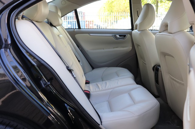 VOLVO S60 2.4 AUT DRIVERS EDITION/1E EIG/ORIG.NL/ORIG.KM'S, Carmix, OSS