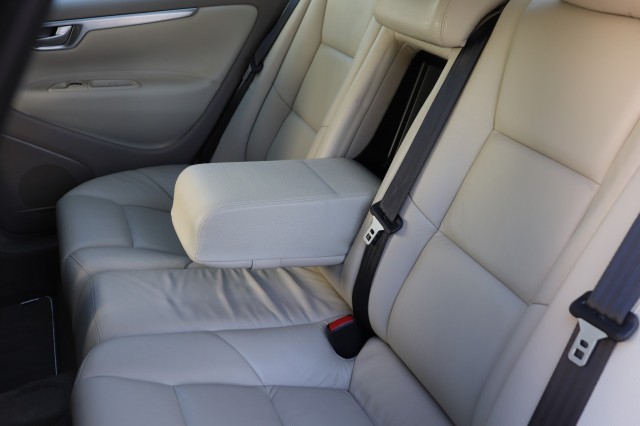 VOLVO S60 2.4 AUT DRIVERS EDITION/1E EIG/ORIG.NL/ORIG.KM'S, Carmix, OSS