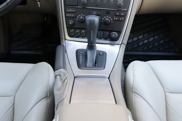 VOLVO S60 2.4 AUT DRIVERS EDITION/1E EIG/ORIG.NL/ORIG.KM'S, Carmix, OSS