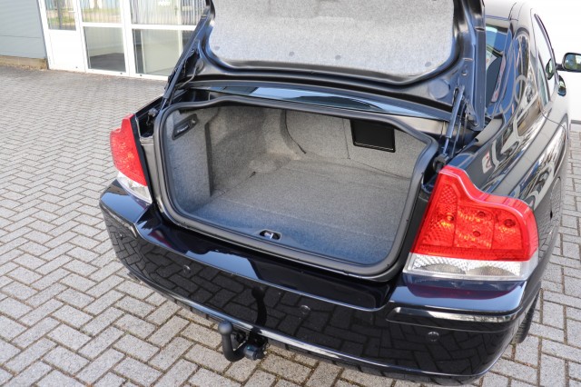 VOLVO S60 2.4 AUT DRIVERS EDITION/1E EIG/ORIG.NL/ORIG.KM'S, Carmix, OSS