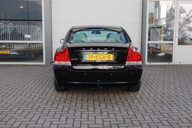 VOLVO S60 2.4 AUT DRIVERS EDITION/1E EIG/ORIG.NL/ORIG.KM'S, Carmix, OSS