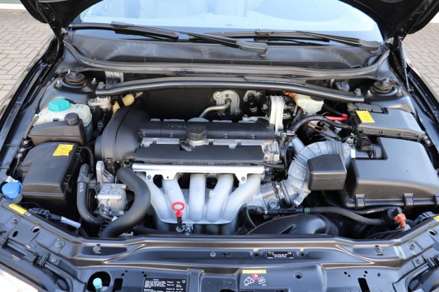 VOLVO S60 2.4 AUT DRIVERS EDITION/1E EIG/ORIG.NL/ORIG.KM'S, Carmix, OSS