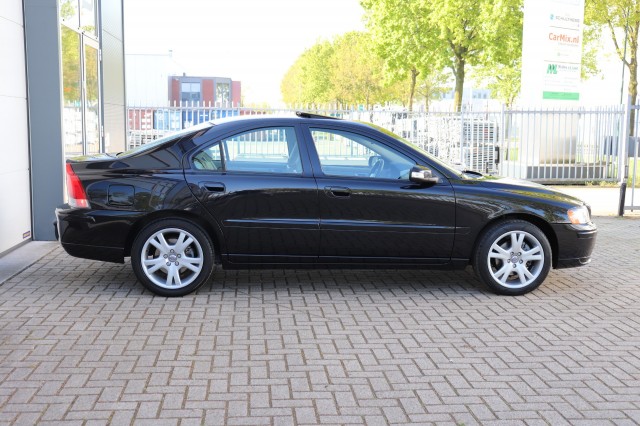 VOLVO S60 2.4 AUT DRIVERS EDITION/1E EIG/ORIG.NL/ORIG.KM'S, Carmix, OSS