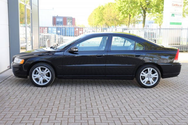 VOLVO S60 2.4 AUT DRIVERS EDITION/1E EIG/ORIG.NL/ORIG.KM'S, Carmix, OSS