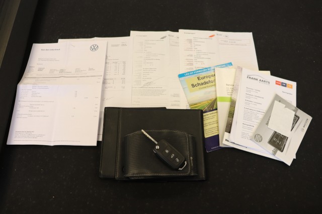 VOLKSWAGEN UP 1.0 MOVE UP! BLUEM./NAVI/AIRCO/EL.RAMEN, Carmix, OSS