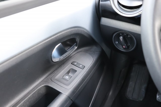 VOLKSWAGEN UP 1.0 MOVE UP! BLUEM./NAVI/AIRCO/EL.RAMEN, Carmix, OSS