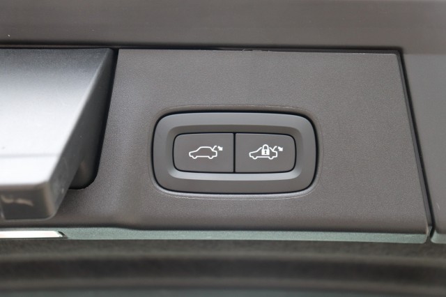 VOLVO V90 2.0 T5 INSCRIPTION AUT/360/MASSAGE/AUTOPILOT/PAN.DAK/STOELVENTIL, Carmix, OSS