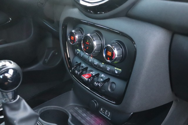 MINI MINI 1.5 ONE /CLIMA/STOELVERW./KEYLESS/PDC/17/BLUETOOTH/58DKM!, Carmix, OSS