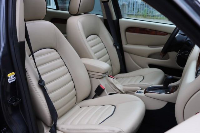 JAGUAR X-TYPE 2.2 D EXECUTIVE AUT/LEER/DAK/GEDOCUMENTEERD/92DKM!, Carmix, OSS