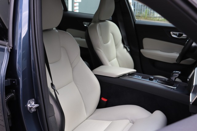 VOLVO V60 2.0 T4 AUT/LEER/SPORTSTOELEN/AppleCarPlay/Orig.NL/DEALERONDERH./, Carmix, OSS