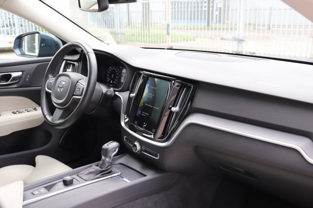 VOLVO V60 2.0 T4 AUT/LEER/SPORTSTOELEN/AppleCarPlay/Orig.NL/DEALERONDERH./, Carmix, OSS