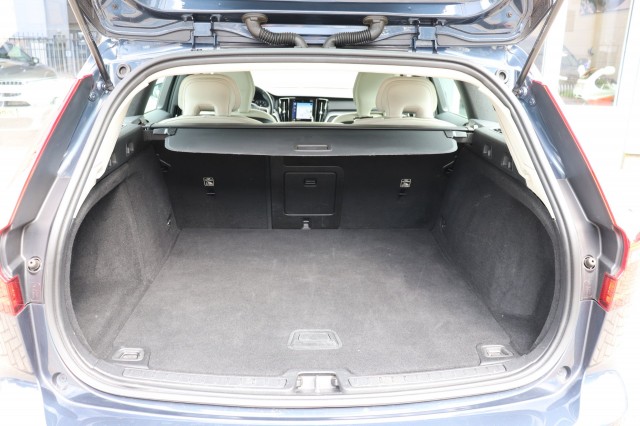 VOLVO V60 2.0 T4 AUT/LEER/SPORTSTOELEN/AppleCarPlay/Orig.NL/DEALERONDERH./, Carmix, OSS