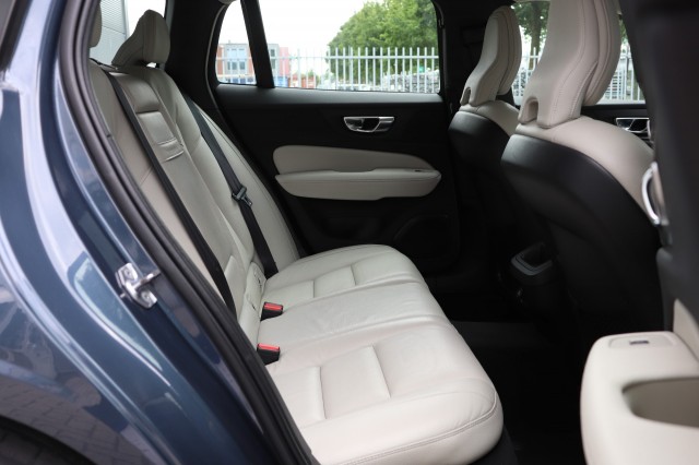 VOLVO V60 2.0 T4 AUT/LEER/SPORTSTOELEN/AppleCarPlay/Orig.NL/DEALERONDERH./, Carmix, OSS