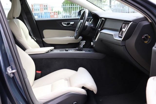 VOLVO V60 2.0 T4 AUT/LEER/SPORTSTOELEN/AppleCarPlay/Orig.NL/DEALERONDERH./, Carmix, OSS