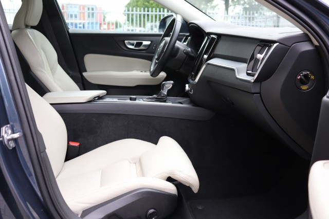 VOLVO V60 2.0 T4 AUT/LEER/SPORTSTOELEN/AppleCarPlay/Orig.NL/DEALERONDERH./, Carmix, OSS