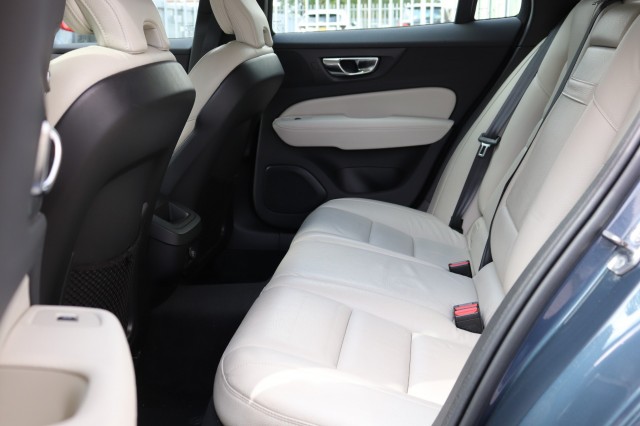 VOLVO V60 2.0 T4 AUT/LEER/SPORTSTOELEN/AppleCarPlay/Orig.NL/DEALERONDERH./, Carmix, OSS