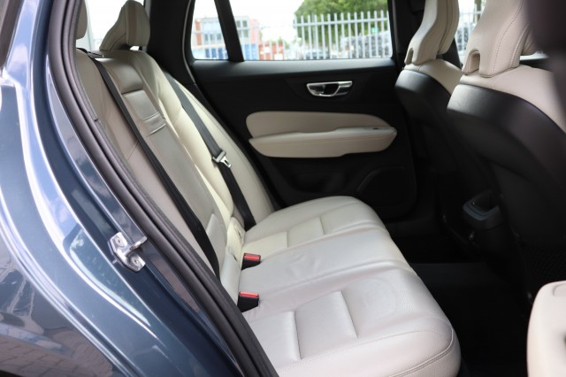 VOLVO V60 2.0 T4 AUT/LEER/SPORTSTOELEN/AppleCarPlay/Orig.NL/DEALERONDERH./, Carmix, OSS