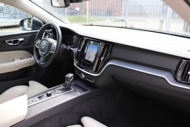 VOLVO V60 2.0 T4 AUT/LEER/SPORTSTOELEN/AppleCarPlay/Orig.NL/DEALERONDERH./, Carmix, OSS