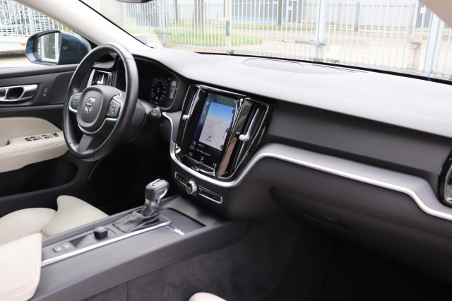 VOLVO V60 2.0 T4 AUT/LEER/SPORTSTOELEN/AppleCarPlay/Orig.NL/DEALERONDERH./, Carmix, OSS
