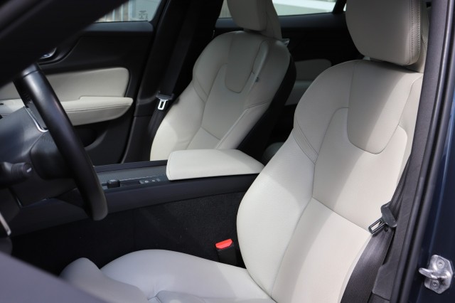 VOLVO V60 2.0 T4 AUT/LEER/SPORTSTOELEN/AppleCarPlay/Orig.NL/DEALERONDERH./, Carmix, OSS