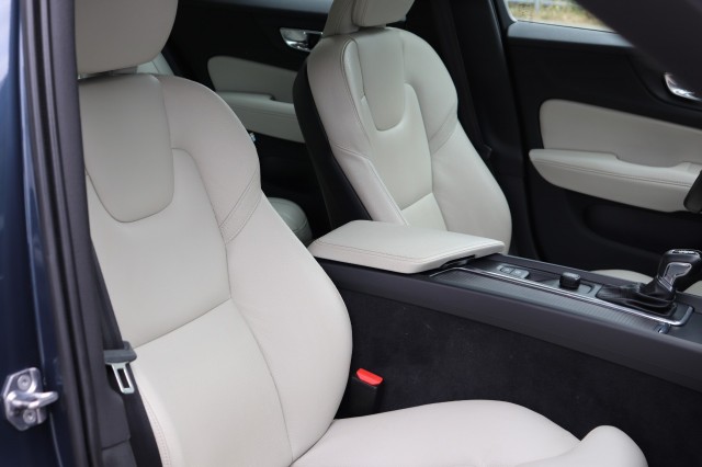 VOLVO V60 2.0 T4 AUT/LEER/SPORTSTOELEN/AppleCarPlay/Orig.NL/DEALERONDERH./, Carmix, OSS