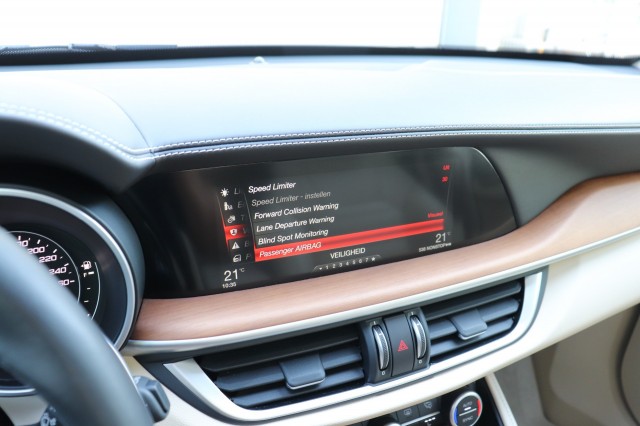 ALFA ROMEO STELVIO 2.0 T AWD Q4 SUPER/PAN.DAK/CARPLAY/MEMORYSTOEL/1E EIG. , Carmix, OSS