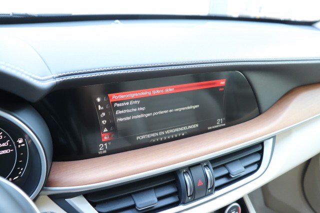 ALFA ROMEO STELVIO 2.0 T AWD Q4 SUPER/PAN.DAK/CARPLAY/MEMORYSTOEL/1E EIG. , Carmix, OSS