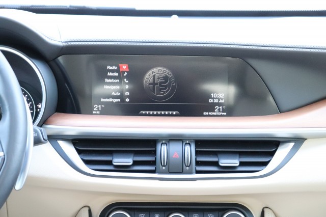 ALFA ROMEO STELVIO 2.0 T AWD Q4 SUPER/PAN.DAK/CARPLAY/MEMORYSTOEL/1E EIG. , Carmix, OSS