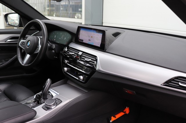 BMW 5-SERIE 540D XD HIGH EX. ED. 320PK AUT/M-Sport/Pan.Dak/1e eig/orig.NL, Carmix, OSS