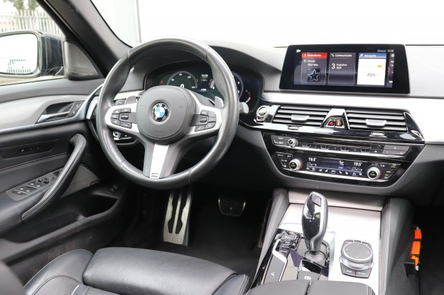 BMW 5-SERIE 540D XD HIGH EX. ED. 320PK AUT/M-Sport/Pan.Dak/1e eig/orig.NL, Carmix, OSS