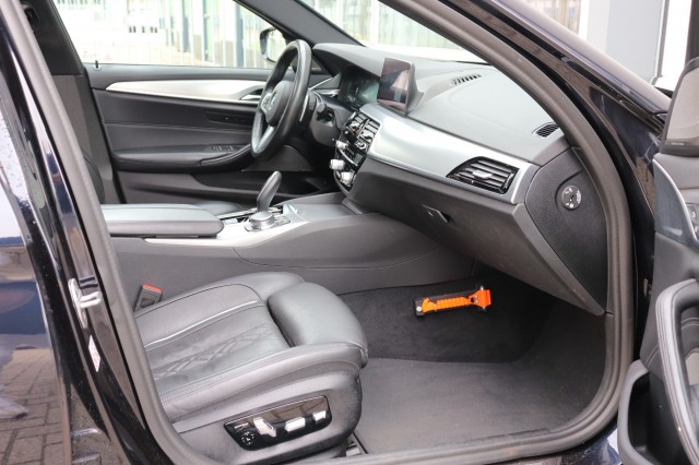BMW 5-SERIE 540D XD HIGH EX. ED. 320PK AUT/M-Sport/Pan.Dak/1e eig/orig.NL, Carmix, OSS