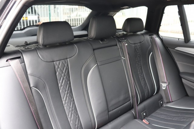 BMW 5-SERIE 540D XD HIGH EX. ED. 320PK AUT/M-Sport/Pan.Dak/1e eig/orig.NL, Carmix, OSS