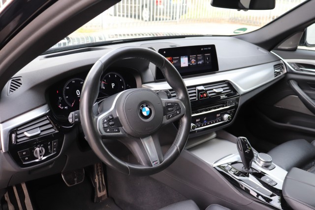 BMW 5-SERIE 540D XD HIGH EX. ED. 320PK AUT/M-Sport/Pan.Dak/1e eig/orig.NL, Carmix, OSS