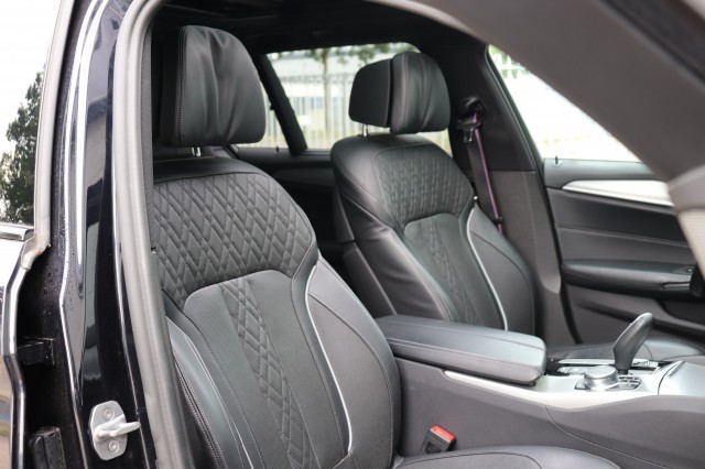 BMW 5-SERIE 540D XD HIGH EX. ED. 320PK AUT/M-Sport/Pan.Dak/1e eig/orig.NL, Carmix, OSS