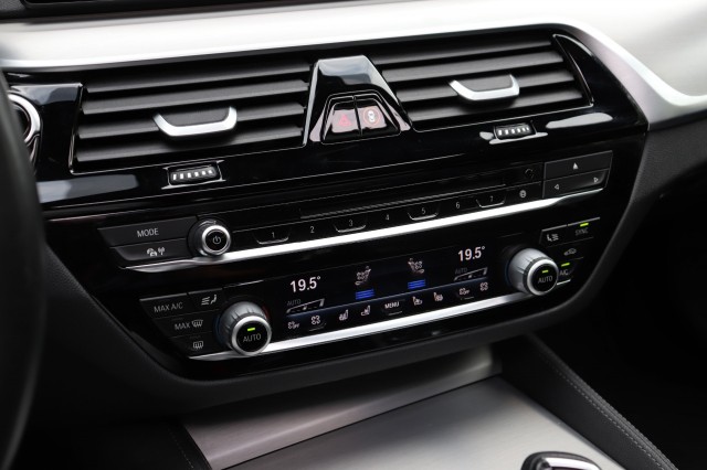 BMW 5-SERIE 540D XD HIGH EX. ED. 320PK AUT/M-Sport/Pan.Dak/1e eig/orig.NL, Carmix, OSS