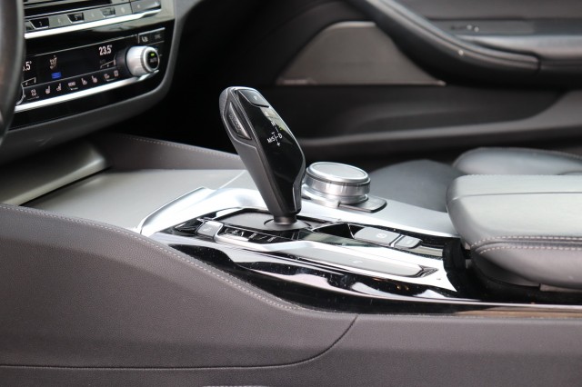 BMW 5-SERIE 540D XD HIGH EX. ED. 320PK AUT/M-Sport/Pan.Dak/1e eig/orig.NL, Carmix, OSS